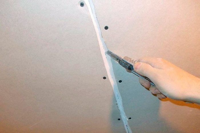 Трещины на потолке из гипсокартона после покраски как исправить