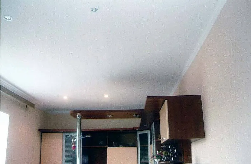 Подшивной потолок на кухне