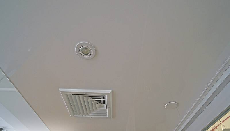Вентиляция в натяжном потолке: правила установки системы своими руками