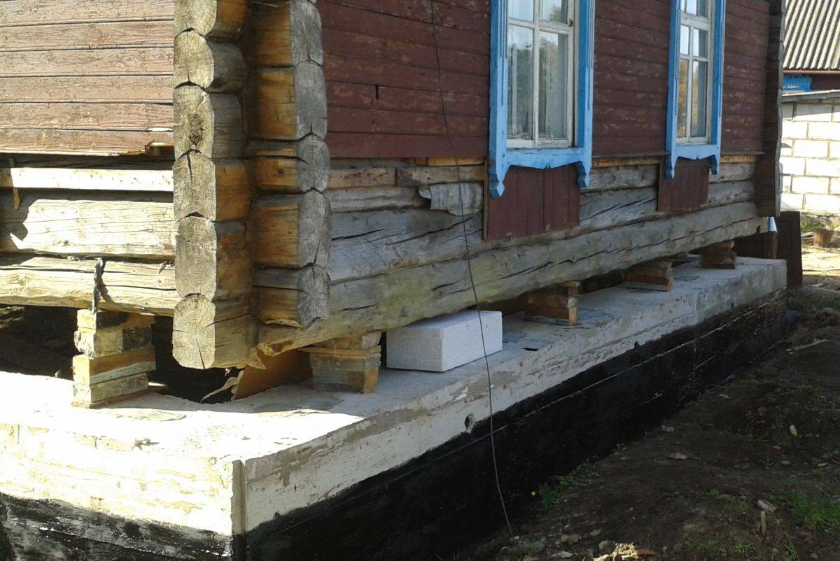 Как поднять деревянный дом, чтобы поставить под ним фундамент: пошагово