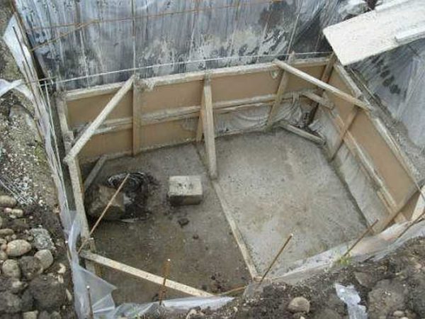 Сделать погреб из бетона можно на любых грунтах