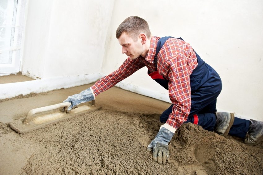 Цементно-песчаная стяжка – одно из самых популярных оснований для укладки отделочных напольных покрытий