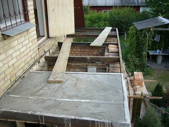 бетонный балкон