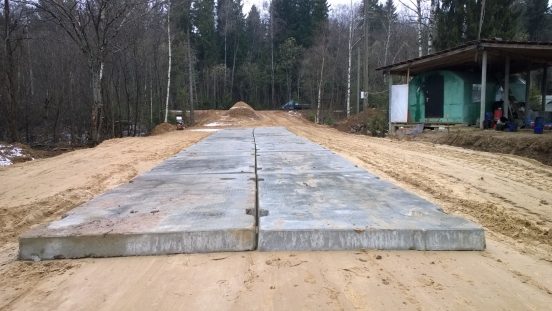 Дорога из бетонных плит